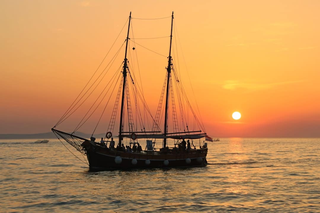 découvrez l'avenir de la navigation avec notre sélection de bateaux électriques. écologiques, silencieux et performants, ces embarcations offrent une expérience de navigation inégalée tout en respectant l'environnement. explorez nos modèles variés adaptés à tous vos besoins maritimes.