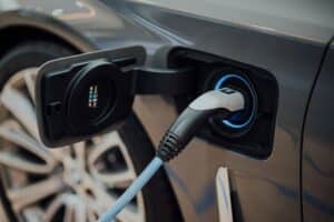 découvrez l'avenir de la mobilité avec notre guide complet sur les voitures électriques. apprenez tout sur les avantages, la technologie et le choix des modèles qui révolutionnent le transport durable.