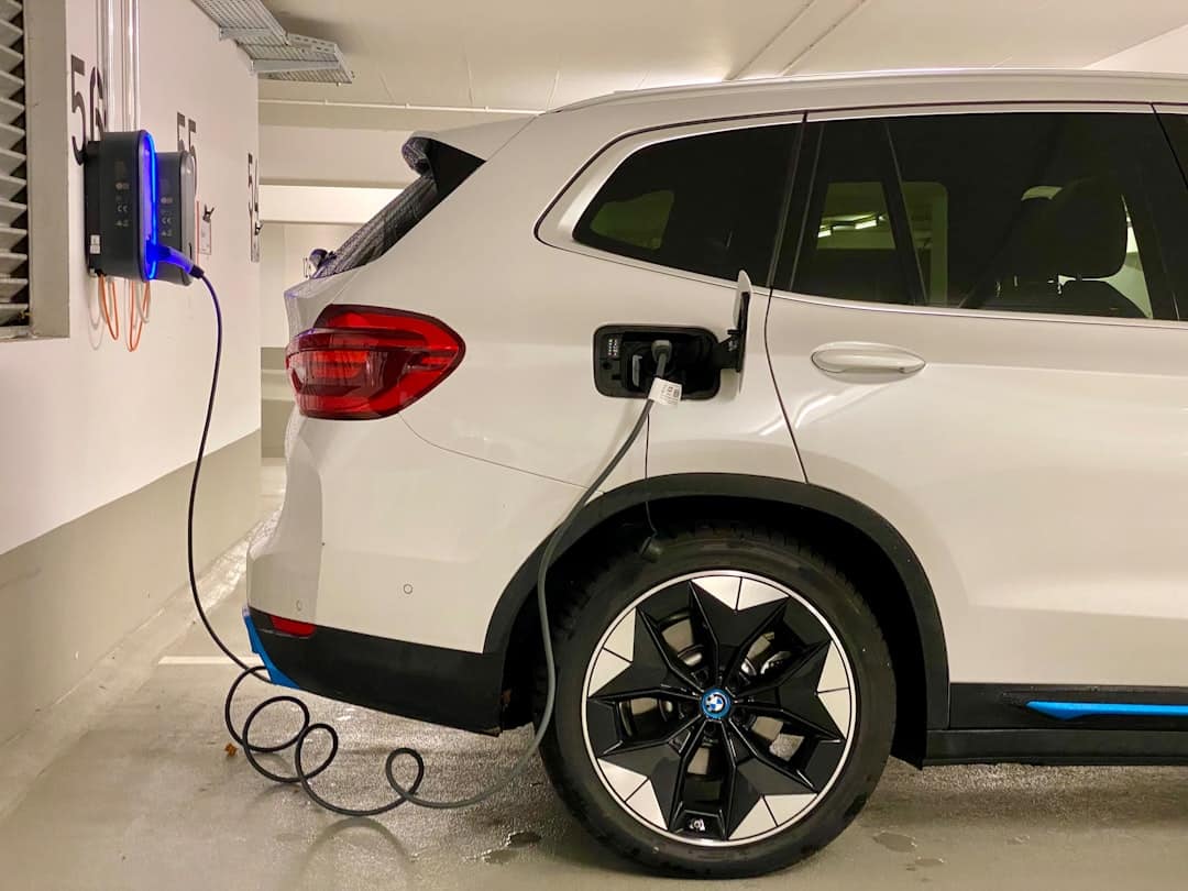 découvrez les avantages des voitures électriques : une conduite écologique, des économies d'énergie et un avenir durable. explorez notre sélection de modèles, d'innovations technologiques et d'accessoires pour profiter pleinement de votre expérience de conduite électrique.