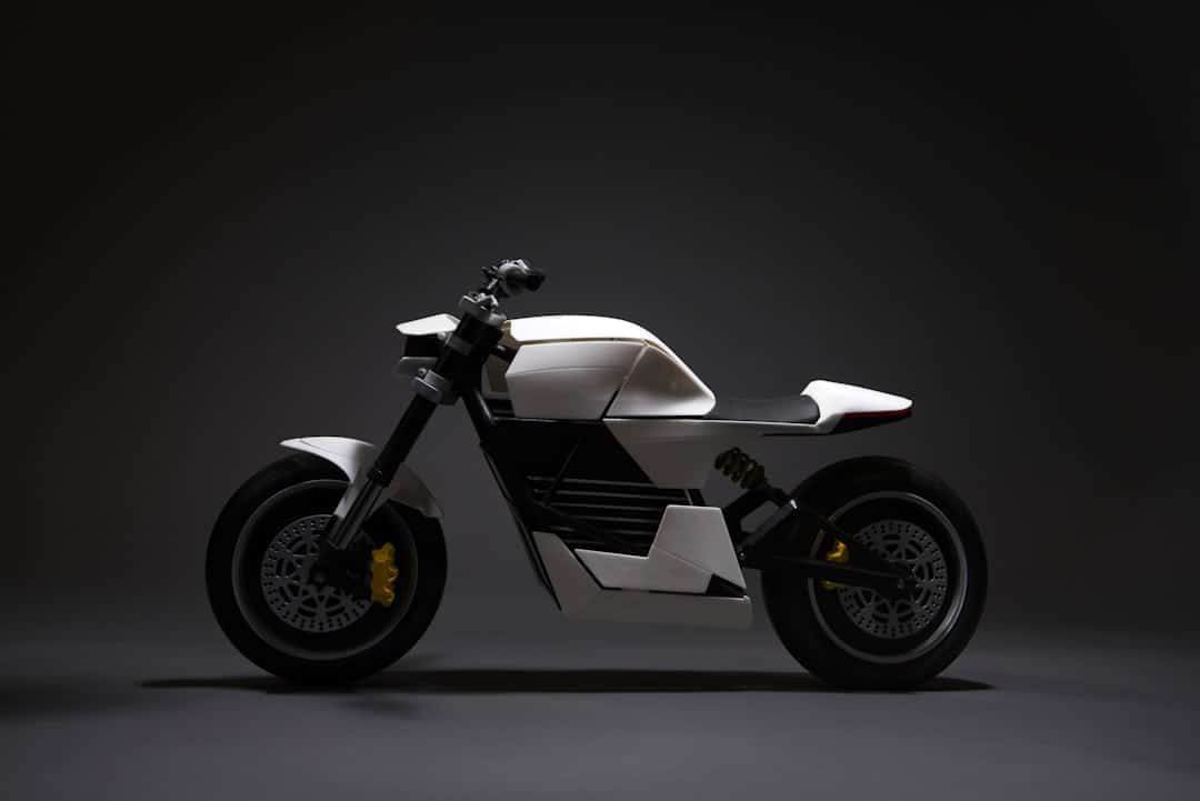 découvrez les motos électriques : performances innovantes, conduite écologique et design moderne. explorez les derniers modèles adaptés à tous les styles et besoins. passez à la mobilité durable en toute simplicité.