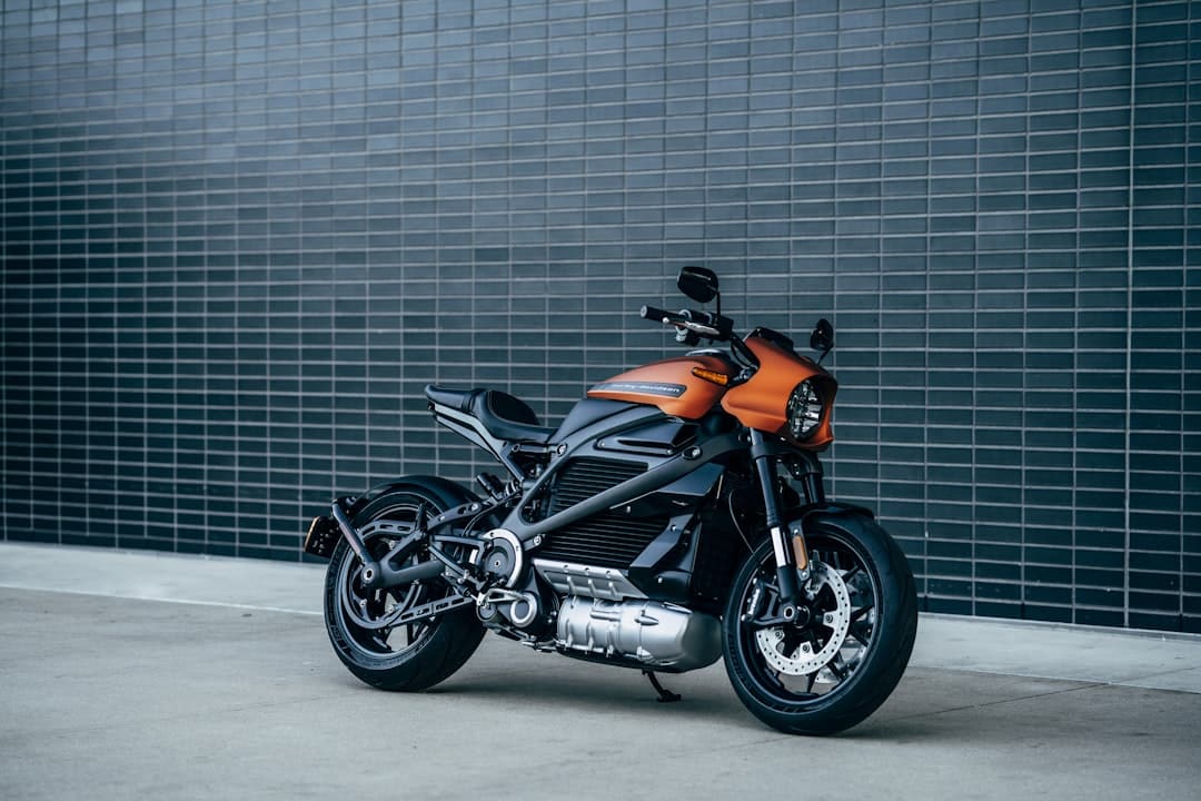 découvrez l'avenir de la mobilité durable avec notre sélection de motos électriques. performantes, écologiques et innovantes, ces motos vous offrent une expérience de conduite sans bruit tout en préservant la planète. explorez la liberté de rouler autrement !