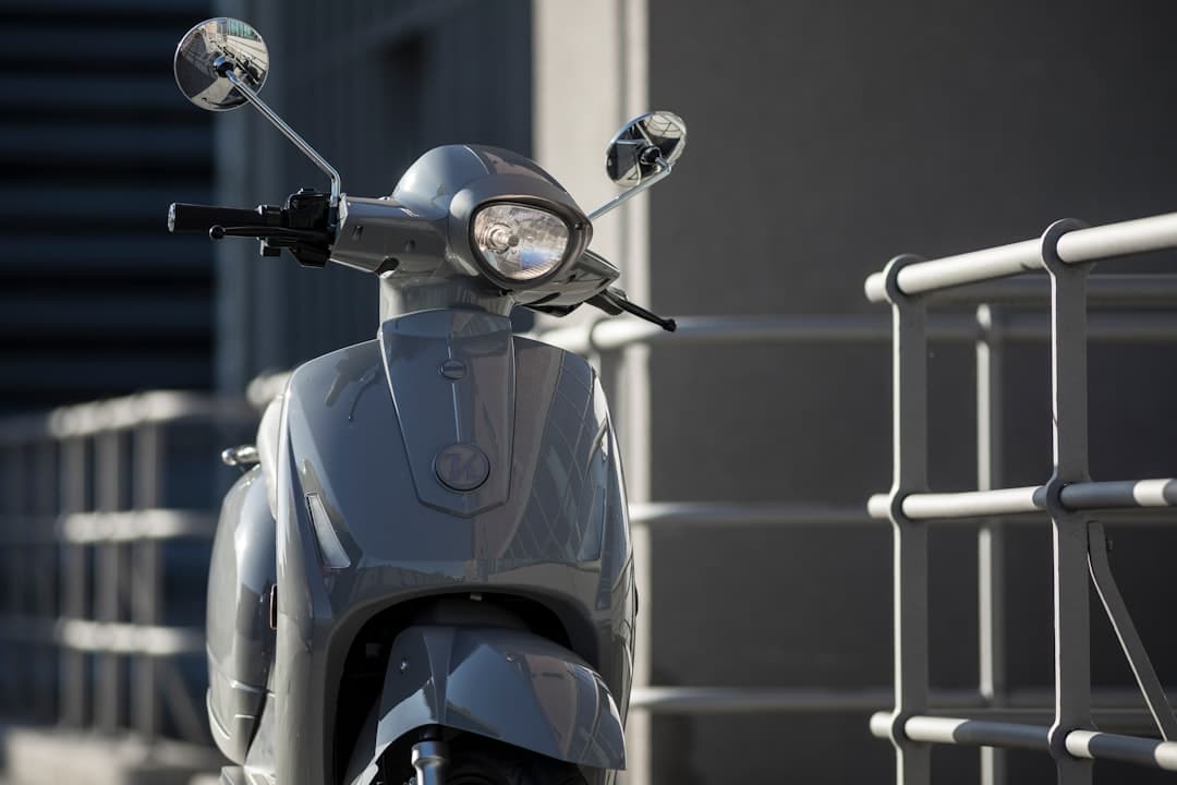 découvrez l'avenir de la mobilité avec notre sélection de motos électriques. performantes, écologiques et innovantes, elles allient puissance et respect de l'environnement pour des trajets urbains et des escapades en pleine nature.