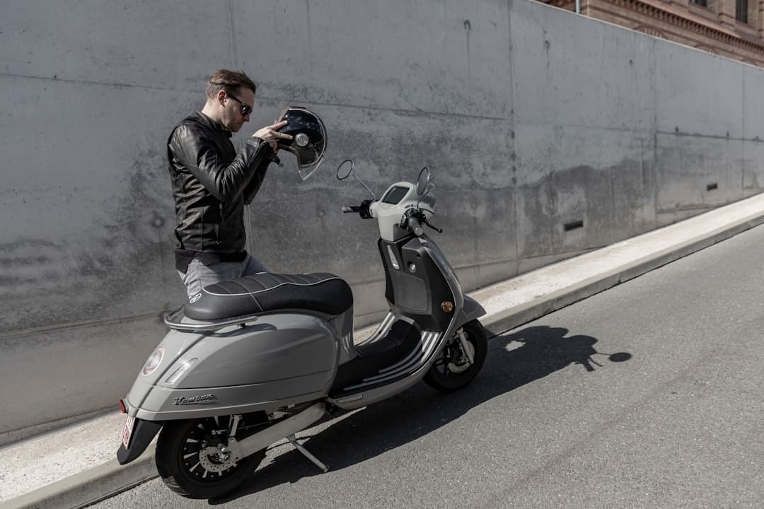 découvrez l'avenir de la mobilité avec notre sélection de motos électriques. alliant performances, écologie et design moderne, ces deux-roues électriques vous garantissent une expérience de conduite unique tout en respectant l'environnement.
