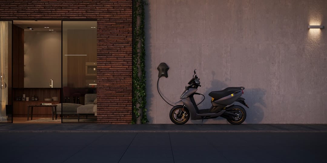 découvrez le futur de la mobilité avec notre sélection de motos électriques. performantes, écologiques et silencieuses, ces deux-roues offrent une expérience de conduite unique tout en réduisant votre empreinte carbone. explorez les meilleures marques et modèles pour adopter un mode de transport innovant et durable.