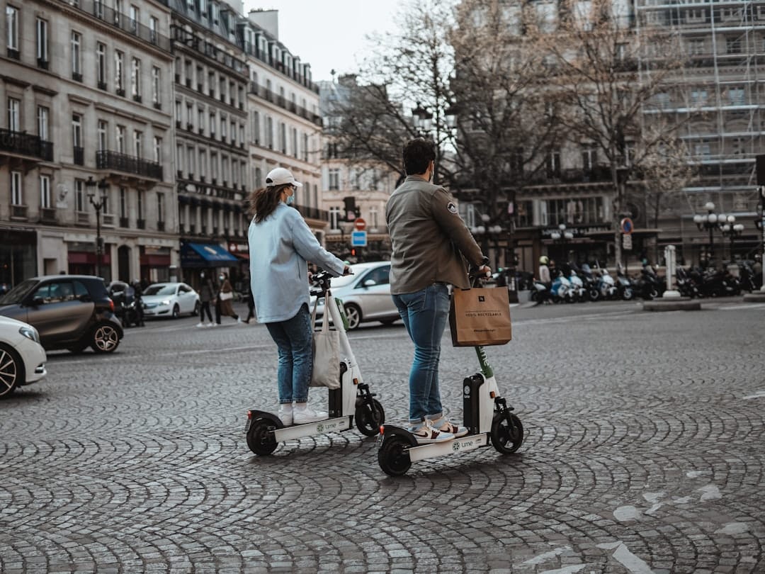 découvrez notre sélection de trottinettes électriques, alliant performance et praticité pour vos déplacements quotidiens. profitez d'une conduite fluide et écologique tout en réduisant votre empreinte carbone. idéales pour la ville, nos trottinettes offrent autonomie et confort. explorez la mobilité durable dès aujourd'hui!