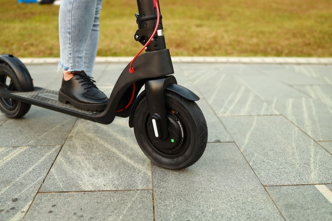 découvrez notre collection de trottinettes électriques, alliant performance, confort et style. idéales pour des trajets urbains rapides et écologiques, elles vous offrent une conduite fluide et agréable. optez pour la liberté de mouvement avec une trottinette électrique adaptée à vos besoins.