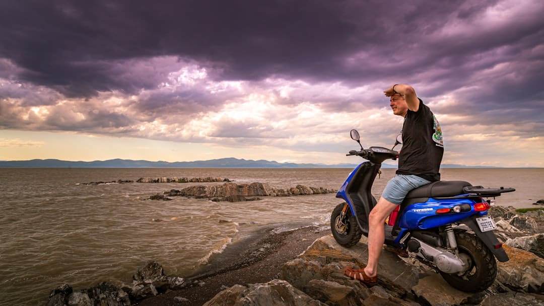 découvrez comment optimiser la batterie de votre trottinette électrique pour prolonger son autonomie et améliorer ses performances. suivez nos conseils pratiques et techniques pour maximiser la durée de vie de votre batterie et profiter pleinement de vos trajets.