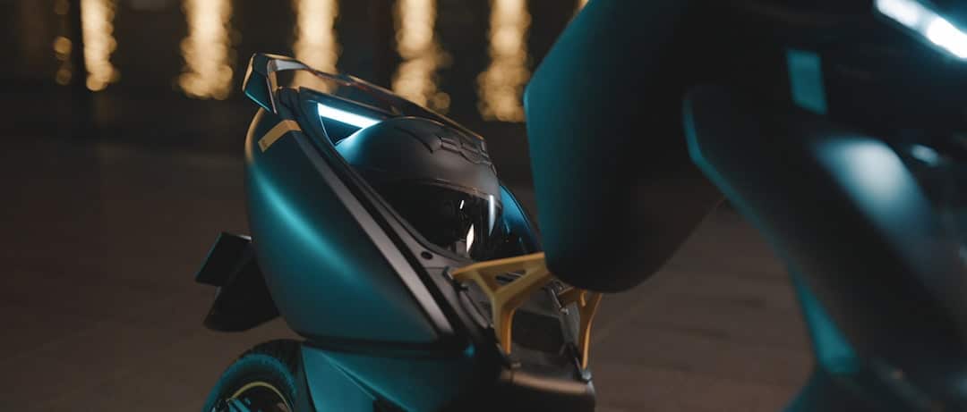 chargeur pour trottinette électrique puissant et rapide, compatible avec la plupart des modèles, pour une recharge efficace et sécurisée.