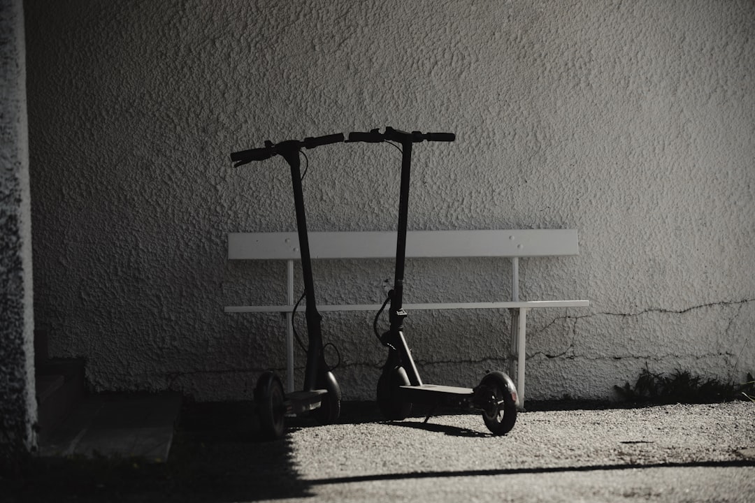 découvrez notre sélection de trottinettes électriques, alliant performance, confort et respect de l'environnement. parcourez la ville avec style grâce à nos modèles innovants, adaptés à tous vos besoins de mobilité urbaine.