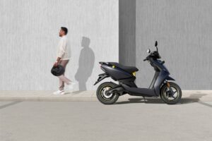 découvrez notre gamme de trottinettes électriques alliant performance, confort et design moderne pour vos déplacements urbains écologiques.