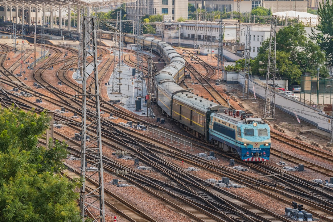 découvrez tout sur le train électrique : fonctionnement, avantages écologiques, technologies innovantes et impact sur la mobilité moderne. idéal pour une transition vers des transports durables.