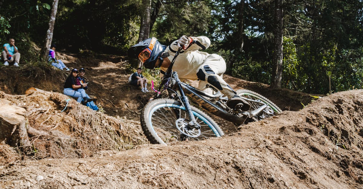 découvrez notre vélo elliptique, l'appareil idéal pour un entraînement complet et efficace. brûlez des calories, tonifiez vos muscles et améliorez votre endurance tout en prenant soin de vos articulations. parfait pour tous les niveaux, notre vélo elliptique est votre partenaire de fitness à domicile.