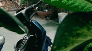 tapis pour moto écologique, durable et respectueux de l'environnement, idéal pour protéger vos sols tout en réduisant votre impact écologique.