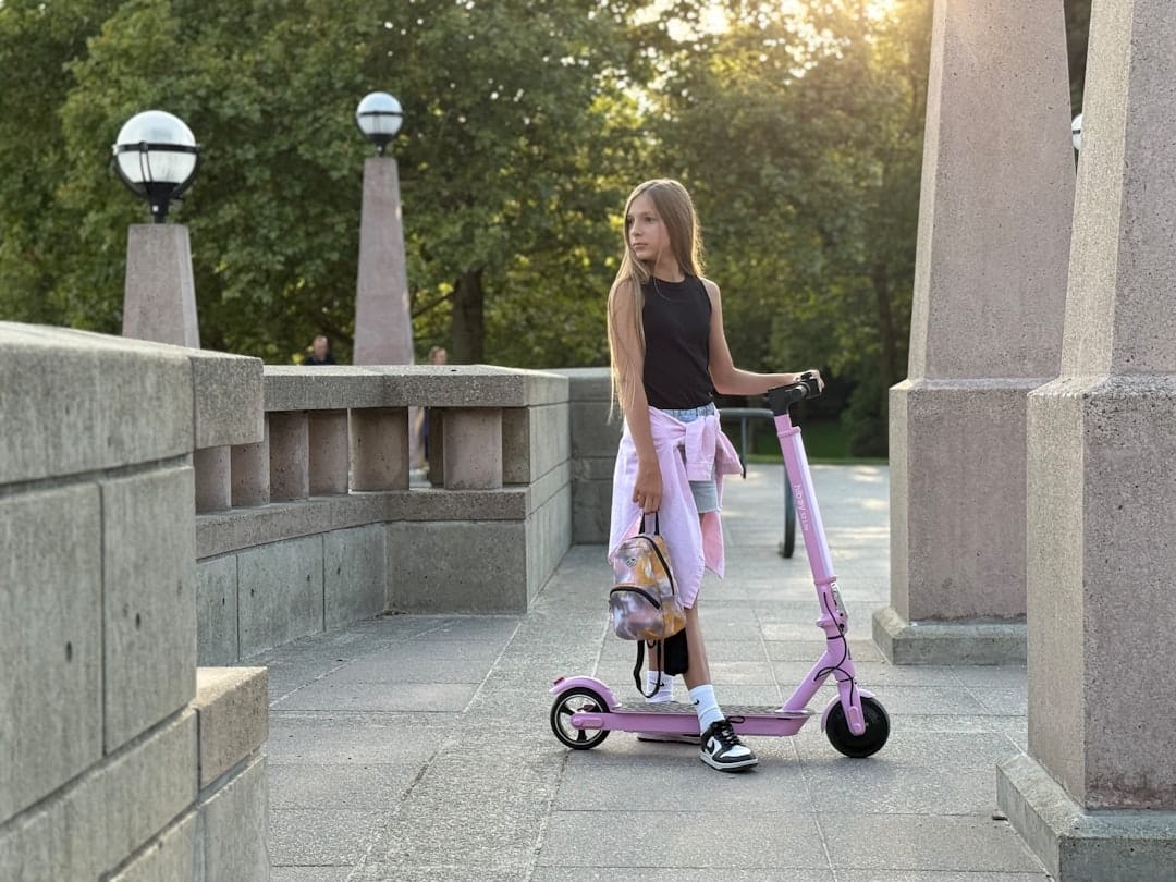 découvrez les accessoires indispensables pour votre trottinette électrique afin d'améliorer sécurité, confort et performance lors de vos déplacements quotidiens.