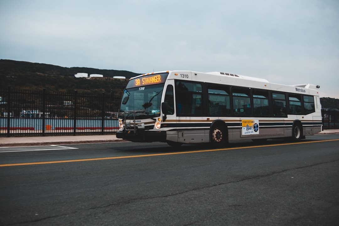 découvrez ce qu'est un bus d’expansion, son rôle dans l’informatique et comment il permet d’ajouter de nouvelles fonctionnalités à un ordinateur grâce à l’intégration de cartes d’extension.