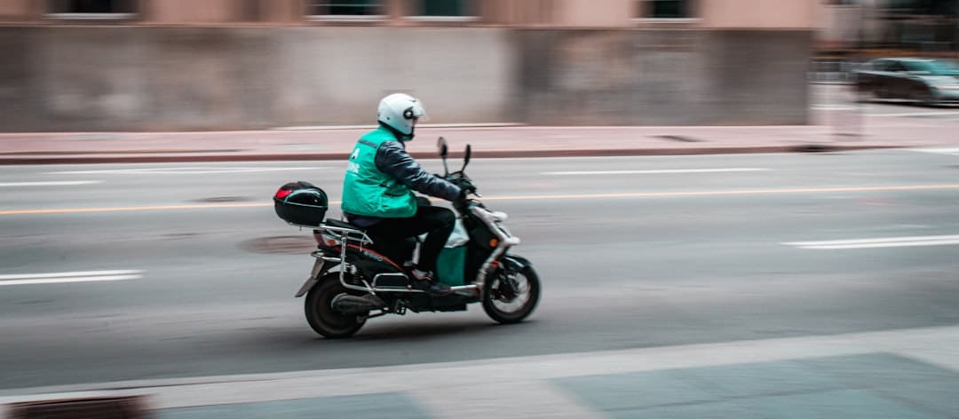 découvrez la trottinette électrique la plus rapide du marché : performances impressionnantes, grande autonomie et sécurité renforcée pour des trajets quotidiens ou sportifs.
