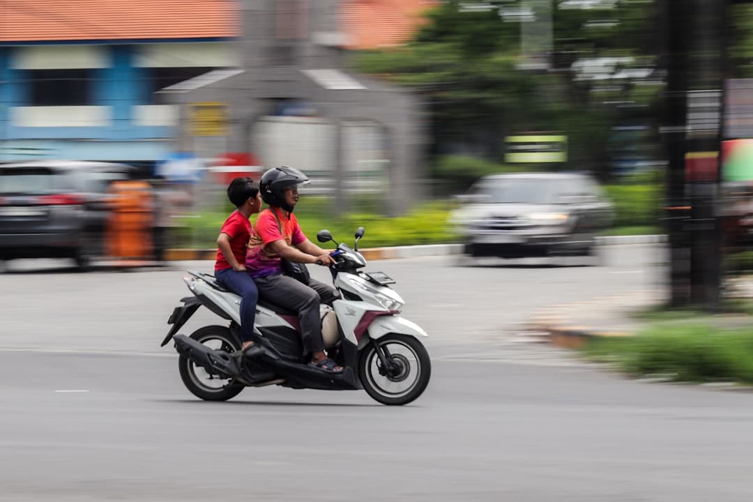 découvrez la trottinette électrique la plus rapide du marché : vitesse, autonomie, sécurité et innovations technologiques pour des déplacements urbains ultra-performants.
