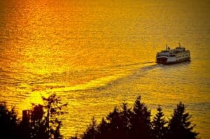 découvrez le confort et la praticité de nos traversées en ferry. partez à l'aventure sur les eaux, explorez de nouvelles destinations et profitez d'une expérience de voyage inoubliable. réservez votre billet dès maintenant !