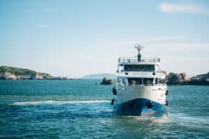 découvrez tous les services de ferry pour voyager confortablement entre les principales destinations maritimes, avec des informations sur les horaires, tarifs et compagnies pour un trajet en toute tranquillité.