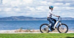 découvrez notre vélo électrique pliant alliant praticité et performance pour vos déplacements urbains. léger, compact et facile à transporter, il révolutionne vos trajets quotidiens.