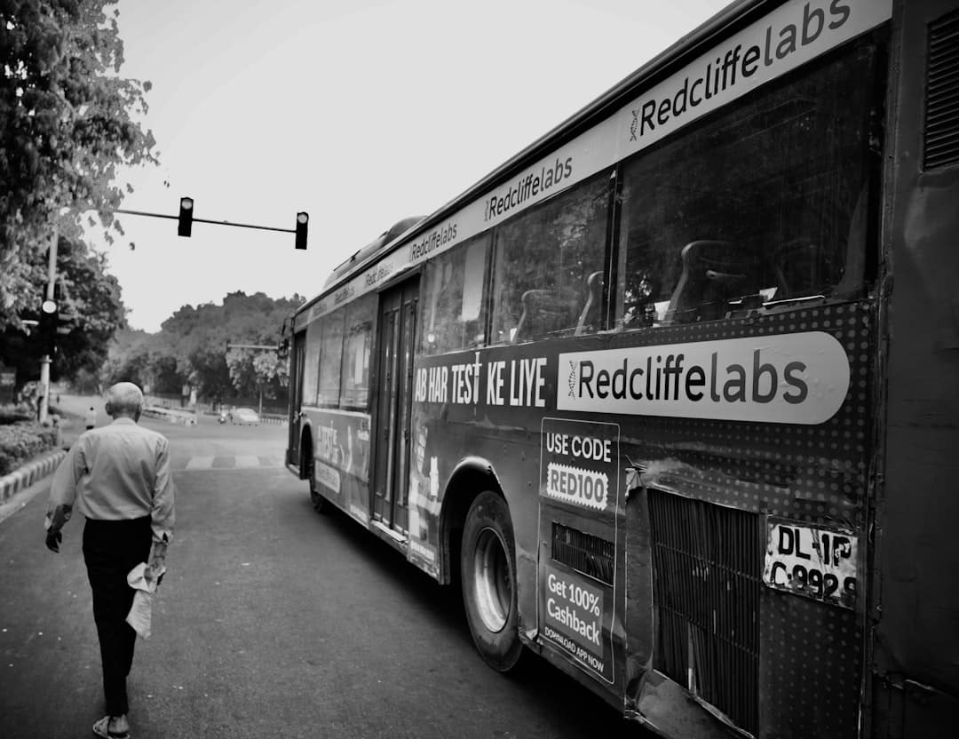 découvrez une sélection passionnante de jeux de bus gratuits qui vous plongeront dans l'univers du transport en commun. conduisez des bus réalistes, gérez des lignes de transport et relevez des défis stimulants tout en vous amusant. parfait pour les amateurs de simulation et d'aventure, ces jeux sont accessibles à tous et vous promettent des heures de divertissement. jouez en ligne maintenant et devenez le meilleur conducteur de bus !
