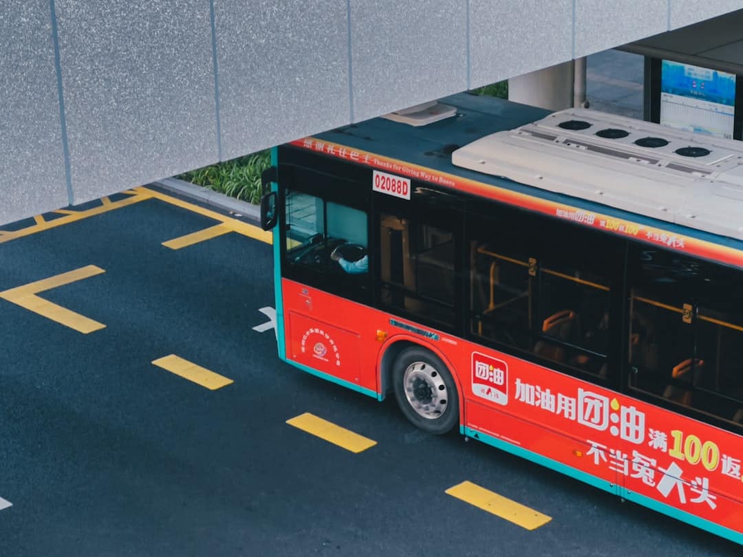 découvrez notre sélection de jeux de bus gratuits, où vous pouvez prendre le volant de différents types de bus et relever des défis passionnants. amusez-vous à conduire à travers des paysages variés, à gérer le transport de passagers et à maîtriser les routes les plus difficiles. jouez maintenant et profitez d'une expérience immersive en ligne!