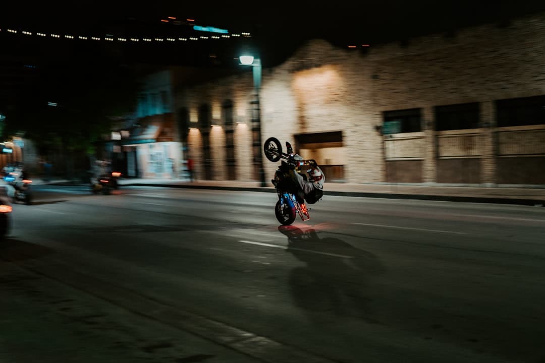 découvrez tout sur le freestyle scooter : techniques, conseils, équipements et actus. progressez et explorez l’univers du scooter freestyle, discipline urbaine en pleine explosion !
