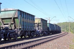 découvrez tout ce qu'il faut savoir sur le transport de fret : solutions logistiques, modes de transport, avantages, réglementation et conseils pour optimiser vos expéditions nationales et internationales.