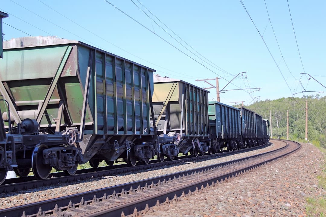 découvrez tout ce qu'il faut savoir sur le transport de fret : solutions logistiques, modes de transport, avantages, réglementation et conseils pour optimiser vos expéditions nationales et internationales.