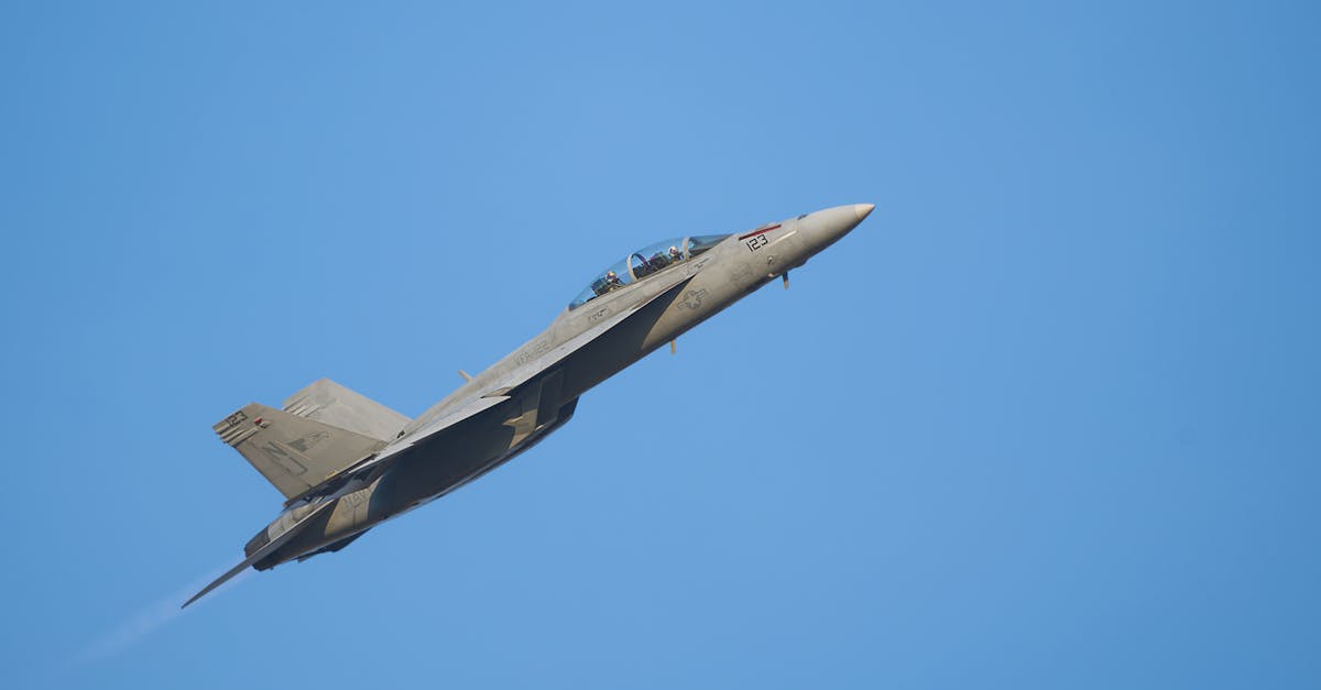 découvrez l'histoire, les caractéristiques et les missions du porte-avions français, symbole de la puissance maritime de la france.