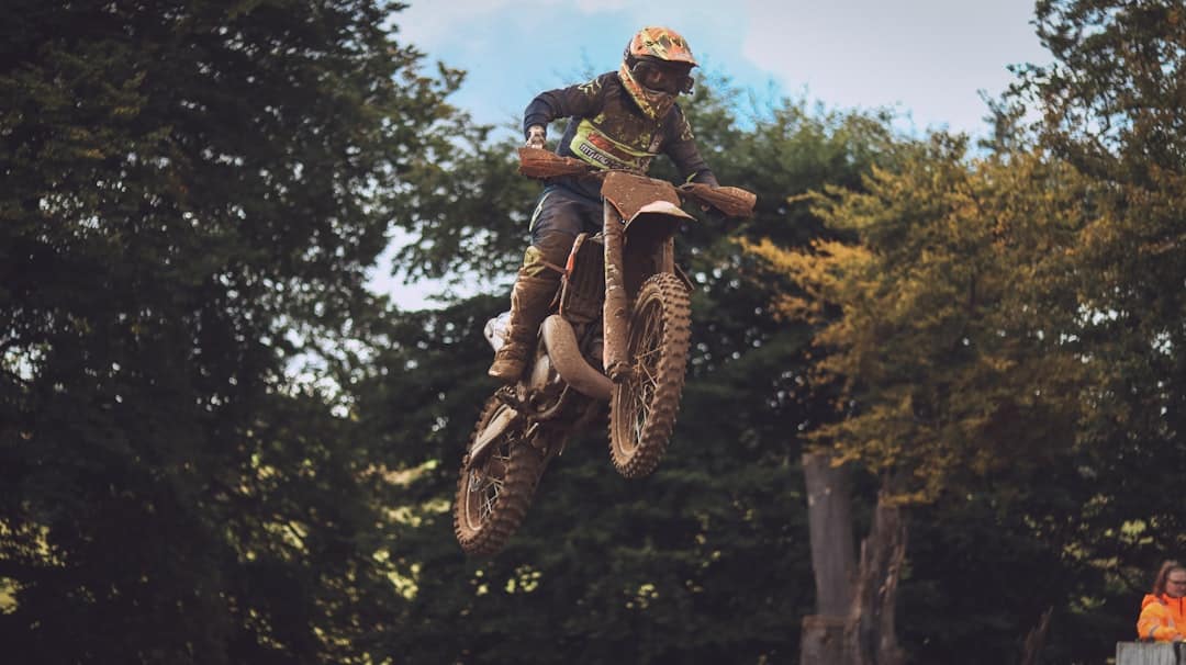 découvrez l'univers husqvarna, leader en équipements de jardinage et de forestation. profitez de notre gamme de tronçonneuses, tondeuses et débroussailleuses alliant performance, innovation et durabilité pour des résultats optimaux dans votre jardin.