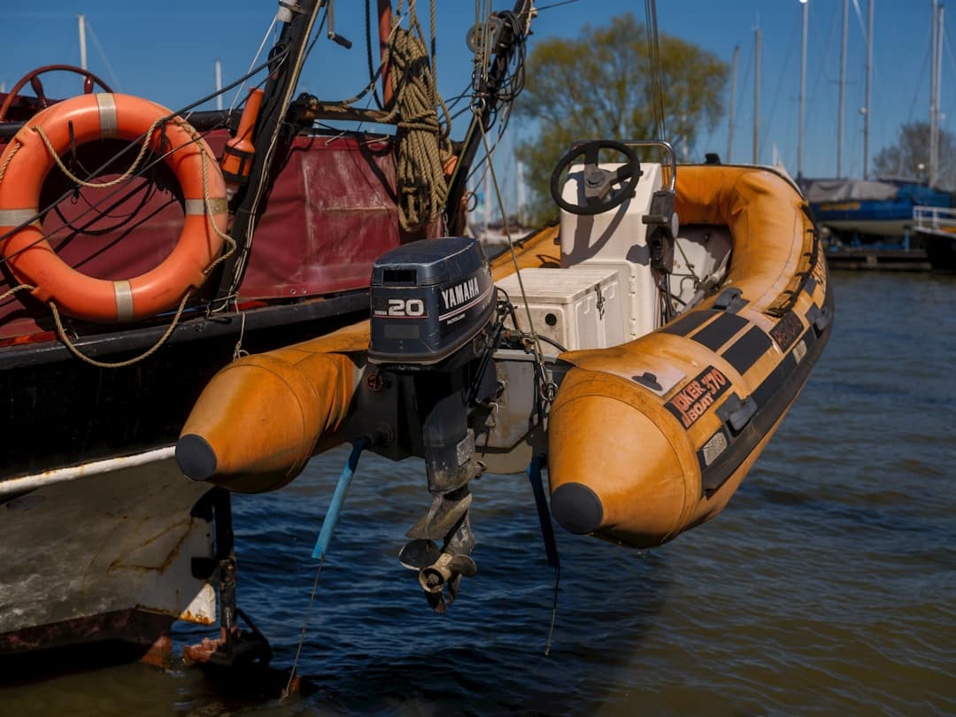 découvrez notre sélection de bateaux gonflables fiables et faciles à transporter, parfaits pour vos loisirs nautiques, la pêche ou les sorties en famille. profitez d’une navigation sûre et confortable à petit prix.