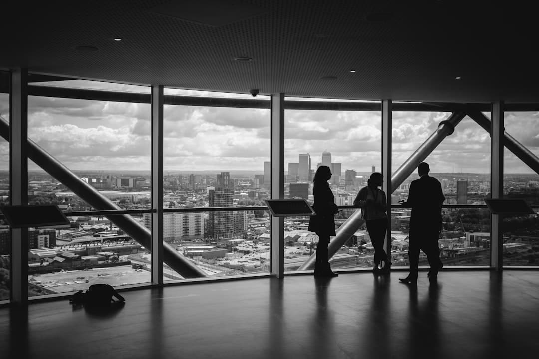 découvrez nos solutions d'assurance adaptées à vos besoins. protégez vos biens et votre famille avec des offres sur mesure, un service client réactif et des conseils d'experts en matière de sécurité financière.