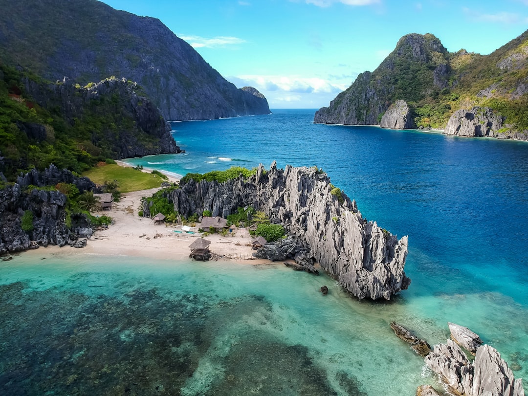 découvrez l'île : un paradis naturel où la beauté des paysages rencontre des plages de sable fin. explorez des activités nautiques, sentez l'air marin et plongez dans une aventure inoubliable au cœur de la nature.