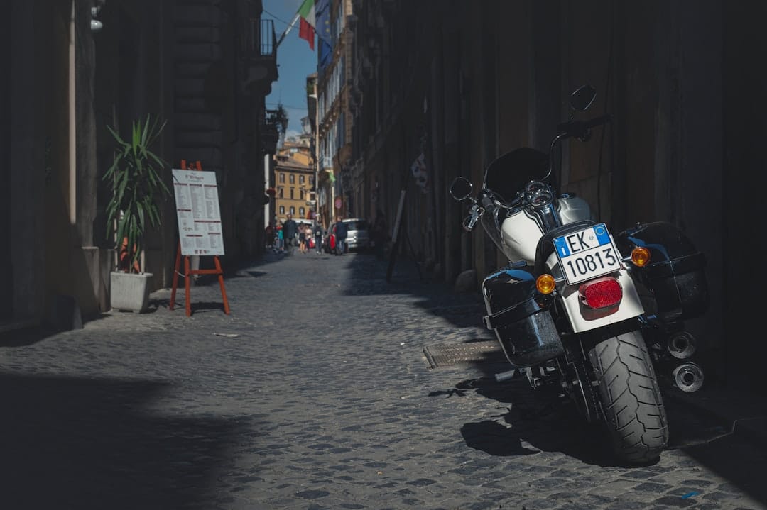 découvrez les motos italiennes, synonymes de design élégant, performance exceptionnelle et savoir-faire artisanal. explorez les modèles emblématiques et vivez la passion de la conduite à l'italienne.