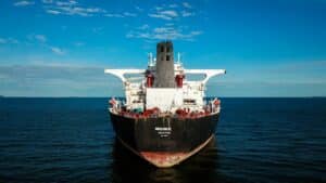découvrez le plus grand navire du monde, ses caractéristiques impressionnantes et son impact sur le transport maritime.
