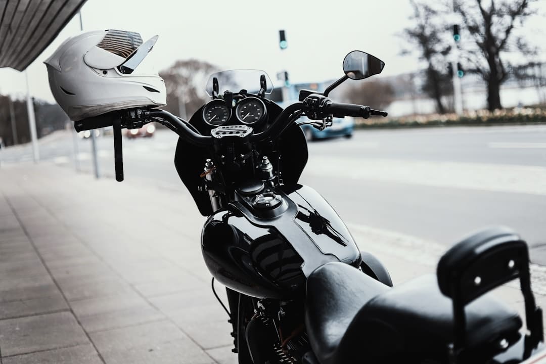 découvrez notre magnifique veste de moto en cuir, alliant style et sécurité. conçue pour les passionnés de moto, elle offre protection et confort sans compromis. roulez avec élégance et assurance !