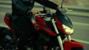 découvrez notre sélection de pantalons de moto en cuir, alliant style, confort et protection pour vos trajets à moto.