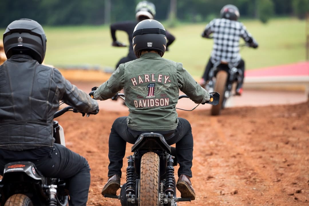 découvrez notre gamme complète d'équipements de motocross, conçus pour allier performance et sécurité. que vous soyez débutant ou pilote expérimenté, trouvez les meilleures protections, vêtements et accessoires adaptés à vos besoins. équipez-vous pour vivre des aventures endiablées sur tous les terrains !