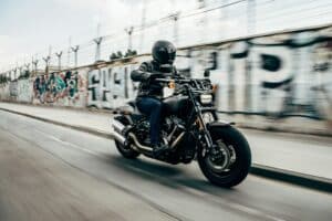 découvrez notre sélection de motos performantes et élégantes, idéales pour les passionnés de vitesse et d'aventure à deux roues.