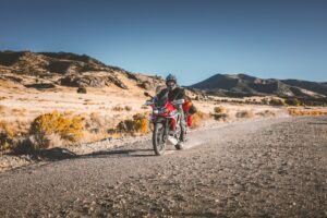 découvrez l'aventure à moto, explorez des paysages époustouflants et vivez des sensations uniques sur deux roues.