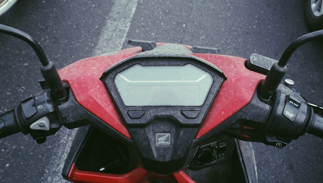 protégez votre moto avec une alarme motorcycle performante : détection de mouvement, sirène puissante et installation facile pour une sécurité maximale contre le vol.