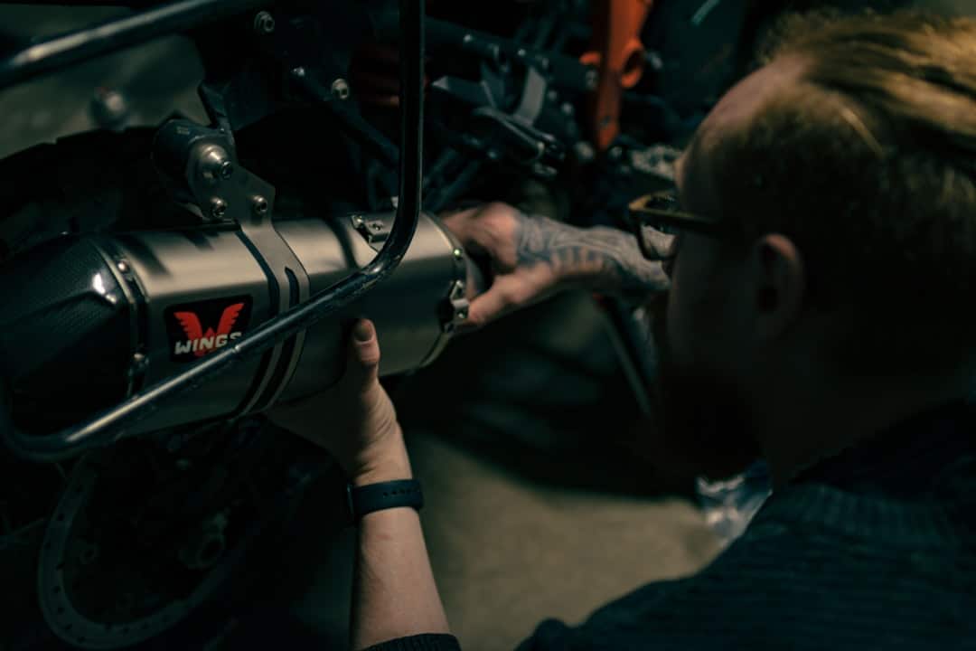 découvrez l'univers des pots d'échappement pour motos, alliant performance, style et sonorité. améliorez vos trajets avec des équipements de qualité qui subliment votre véhicule tout en respectant les normes. trouvez le pot d'échappement idéal pour votre moto et exprimez votre passion sur la route.