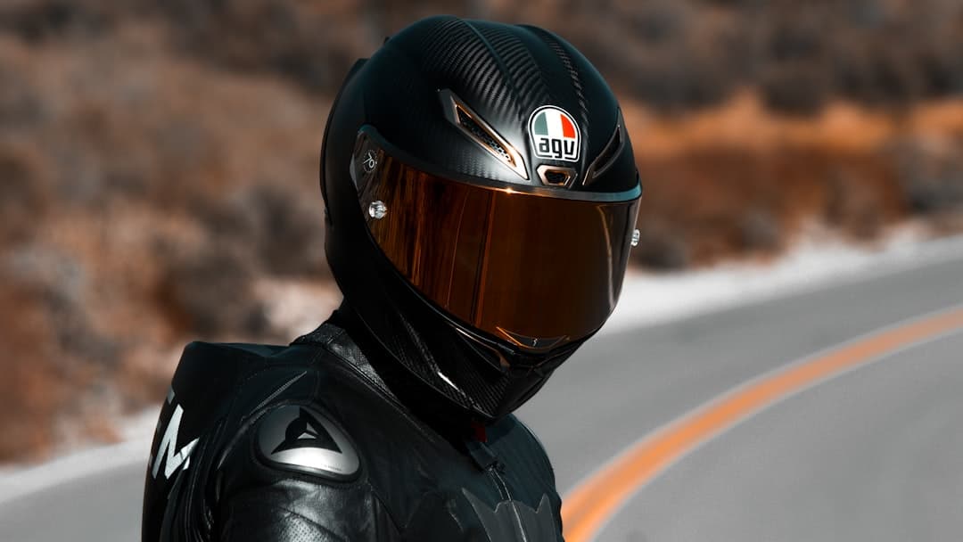 découvrez notre sélection de casques de moto alliant sécurité, confort et design. protégez votre tête avec style lors de vos aventures à moto.