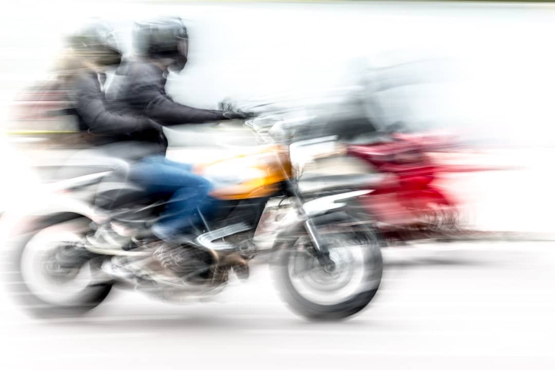 assurez votre moto avec nos solutions d'assurance adaptées, offrant protection complète et tarifs compétitifs pour tous les conducteurs.