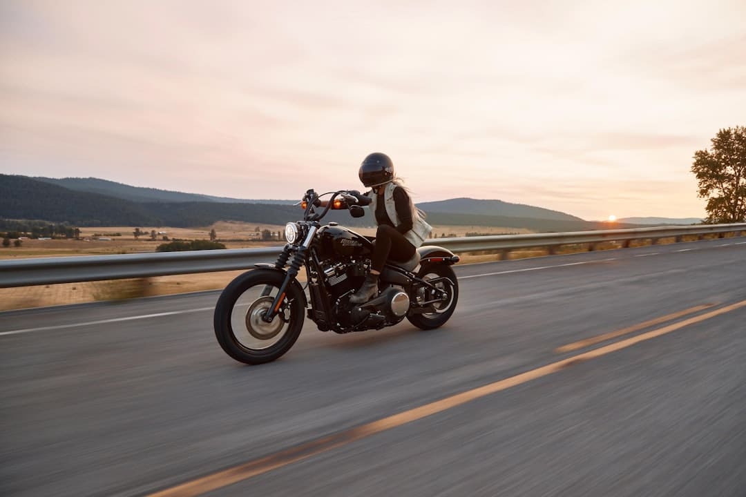 obtenez votre permis de conduire de moto rapidement et facilement ! découvrez nos conseils, étapes et exigences pour réussir votre examen et profiter de la liberté de la conduite à deux roues.