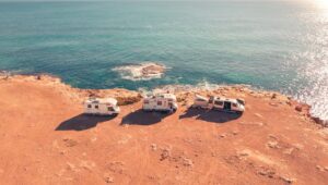 découvrez l'univers des motorhomes : des véhicules de loisirs alliant confort, liberté et aventure. partez à la conquête de nouveaux horizons en toute simplicité, avec la possibilité d'explorer des destinations inaccessibles avec les moyens de transport traditionnels. idéal pour les voyages en famille ou entre amis, le motorhome offre une expérience unique de road trip.