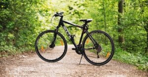 découvrez le plaisir du vtt à travers des paysages époustouflants et des sentiers palpitants. que vous soyez débutant ou expert, le vélo tout terrain offre une aventure inoubliable en pleine nature. n'attendez plus pour explorer les meilleurs itinéraires et conseils de la communauté vtt.