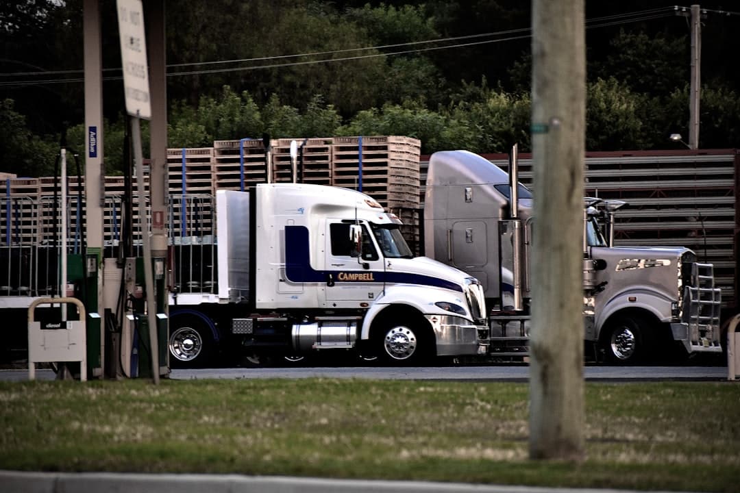 louez un camion de déménagement pour vos besoins de transport. profitez de nos tarifs compétitifs et de véhicules fiables, adaptés à tous vos projets de déménagement. réservez dès maintenant pour un service rapide et pratique.