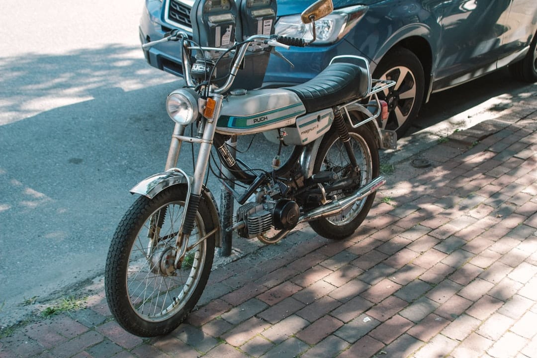 découvrez l’univers captivant des motos néo-rétro : des modèles alliant style vintage et technologies modernes, parfaits pour les passionnés de deux-roues en quête d’authenticité et de performances actuelles.